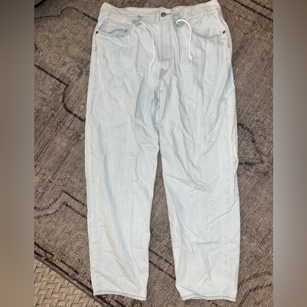 Light blue Levi’s vintage baggy drawstring jeans